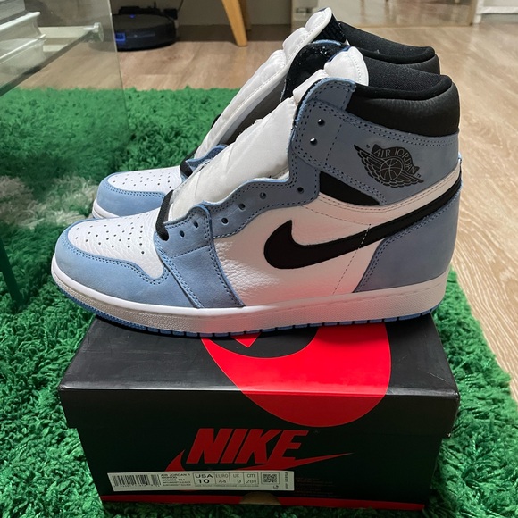 Air Jordan 1 high in university blue colorway - Picture 3 of 10